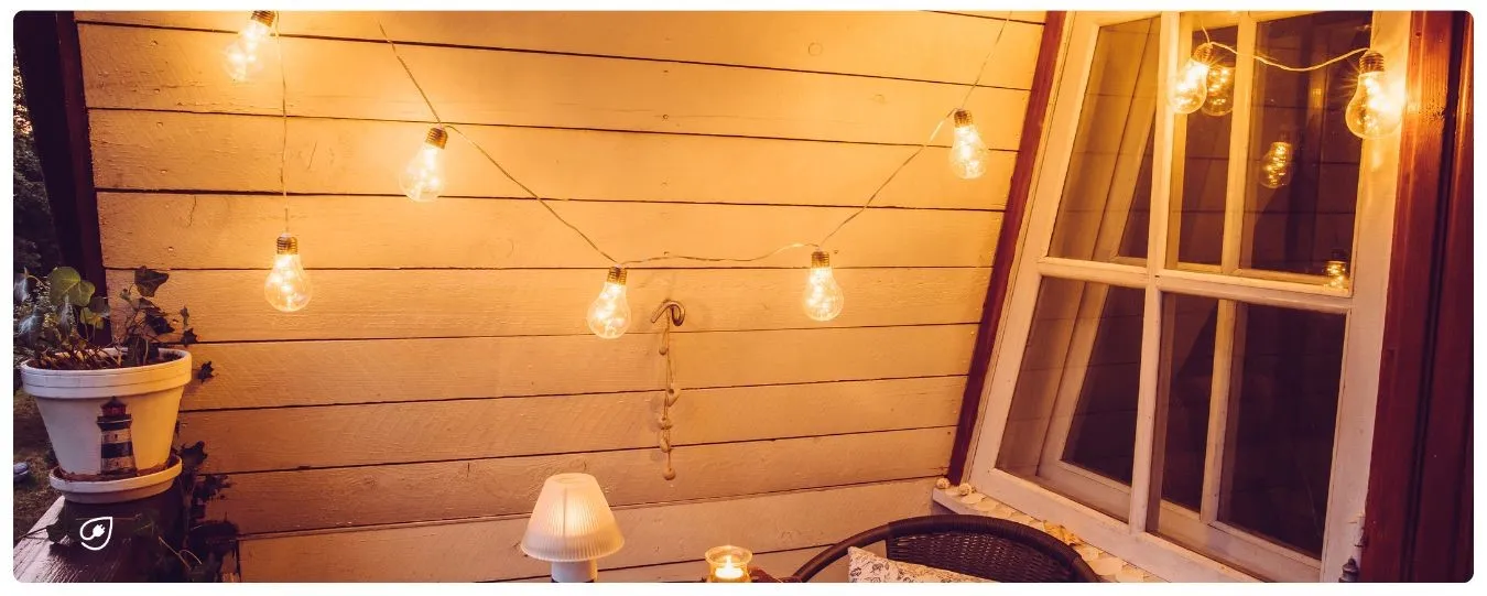 Nutze Solarlampen und Lichterketten.