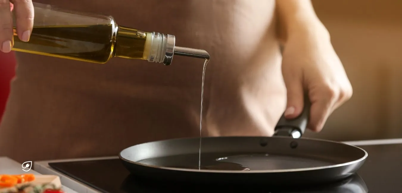 Du kannst Olivenöl zum Kochen oder Braten verwenden.