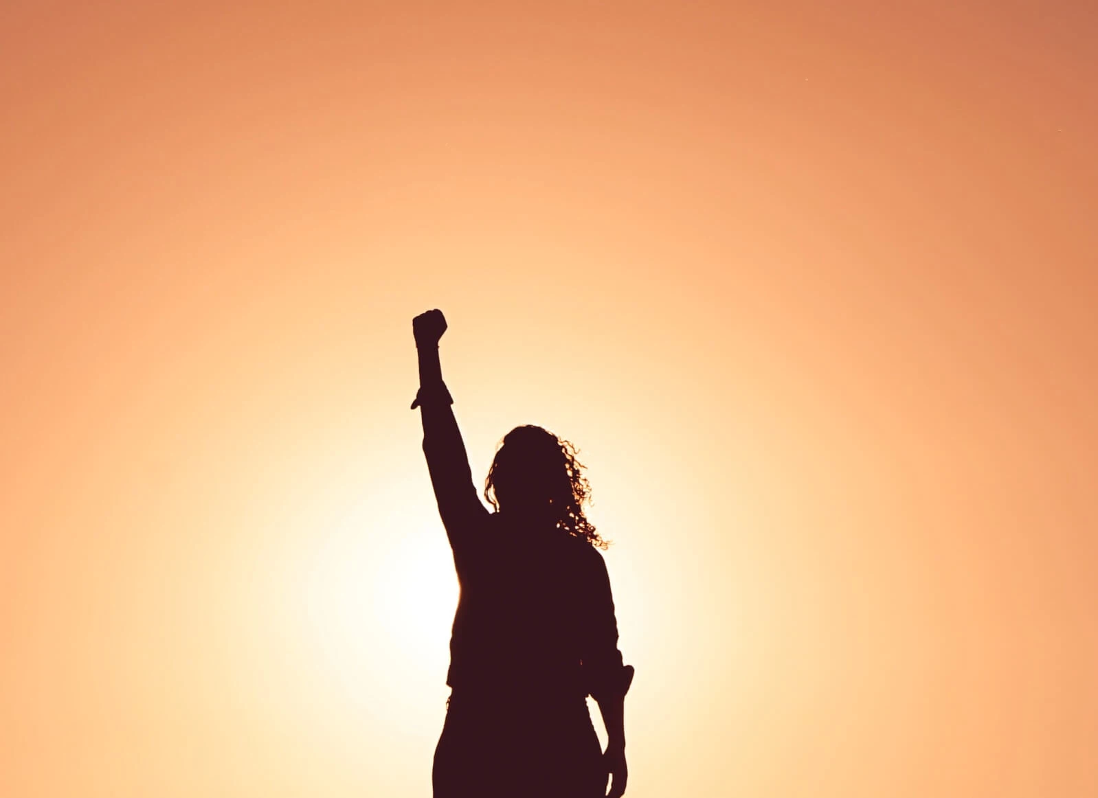 Warum Veganismus und Feminismus eine Einheit bilden, erfährst Du hier.